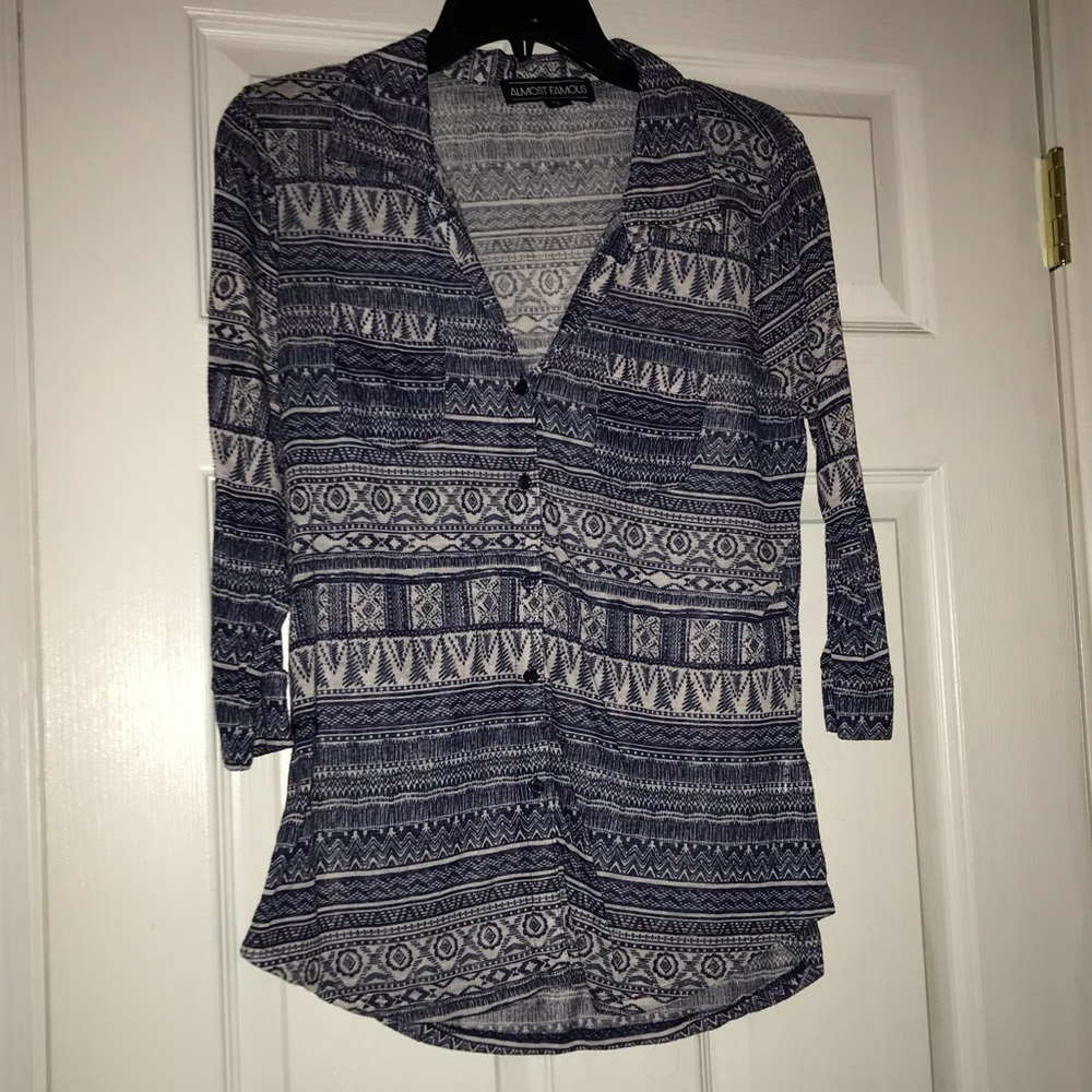 Quarter sleeve button down top